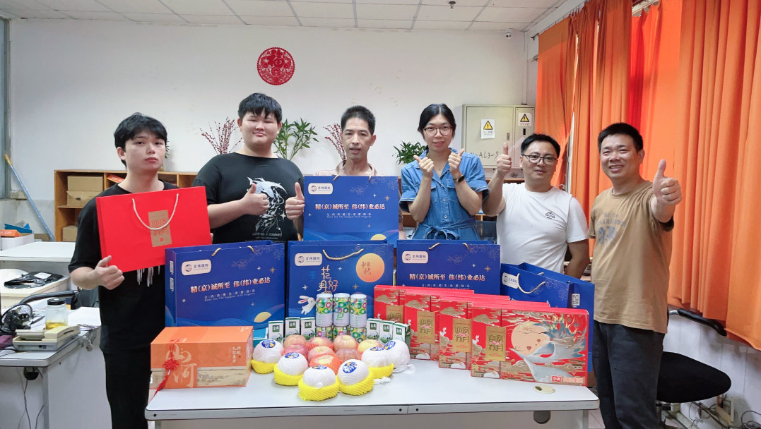 明月照千里，福利暖人心。東莞京福、京緯、京翼服裝有限公司發(fā)中秋節(jié)福利啦!(圖24)