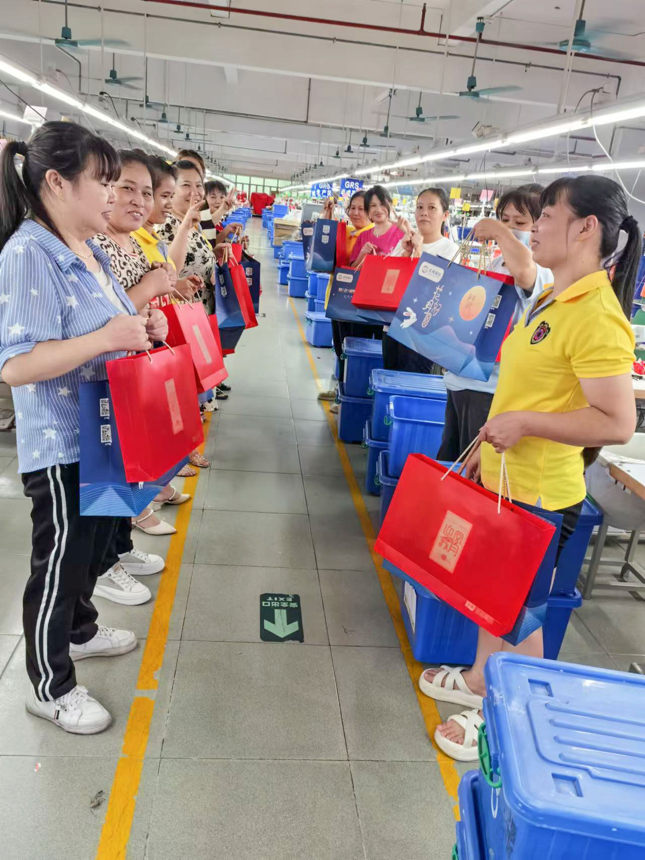 明月照千里，福利暖人心。東莞京福、京緯、京翼服裝有限公司發(fā)中秋節(jié)福利啦!(圖29)